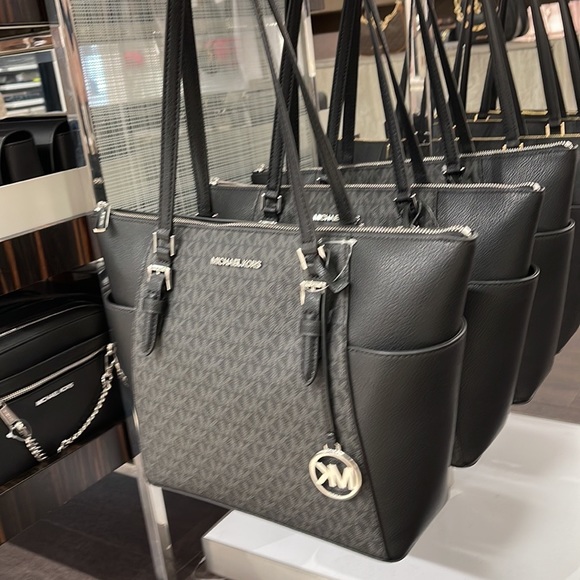 MICHAEL KORS CHARLOTTE LARGE TOP ZIP Tote bag   
Black Signature - Picture 10 of 16